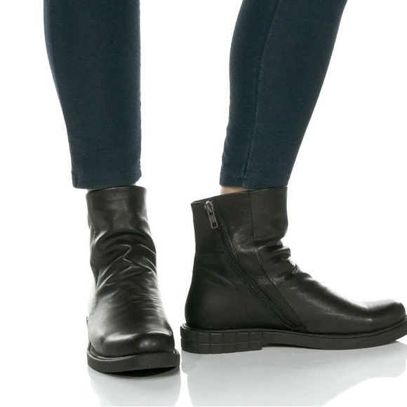 Bueno olive leather boots in black - Picture 1 of 10